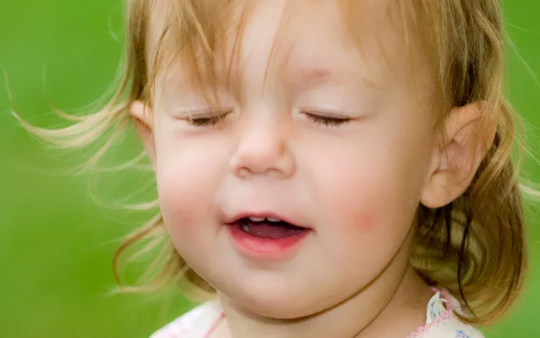 تعداد پلک زدن در نوزادان بیشتر از بزرگسالان است.